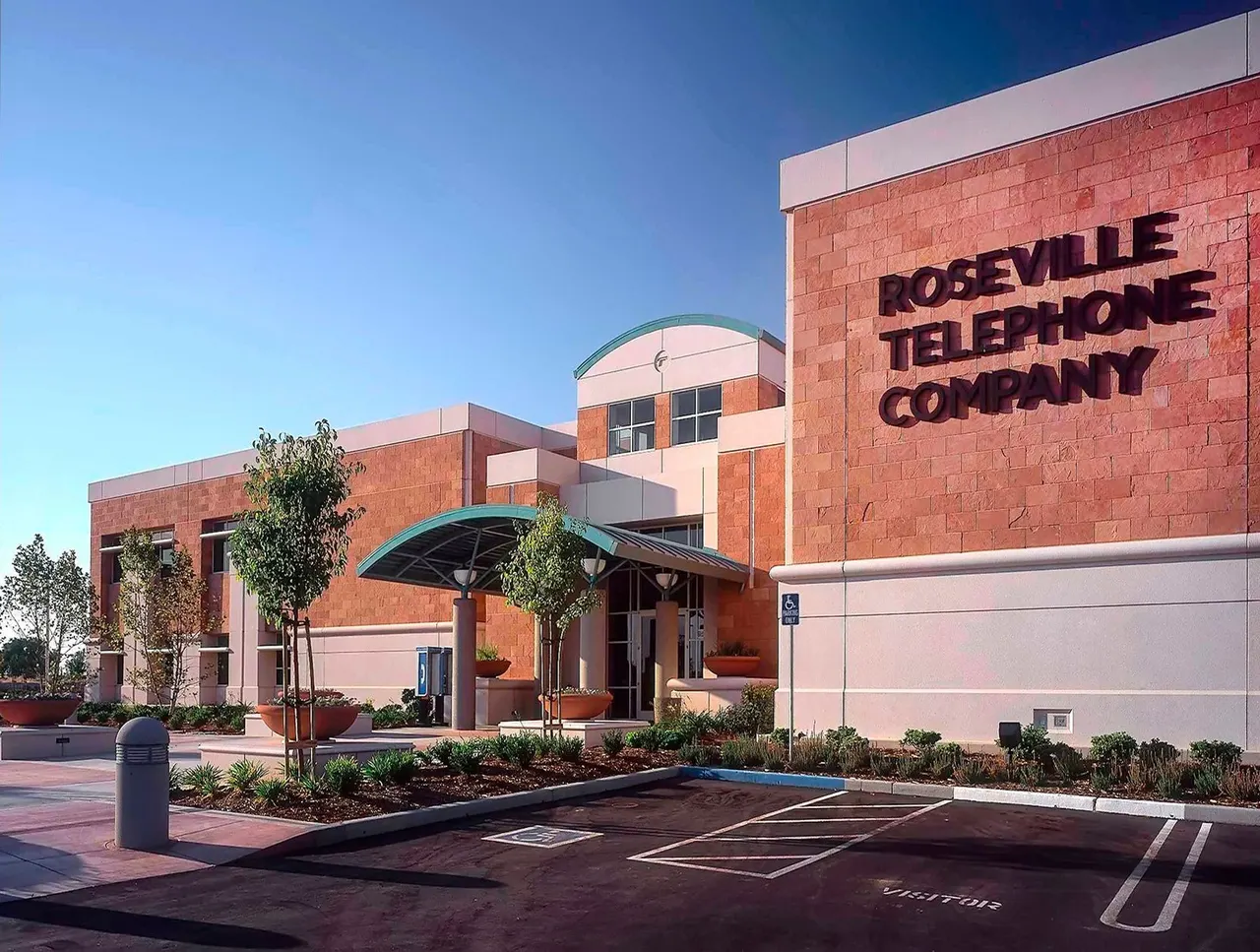 Roseville Telephone, Roseville, CA. Williams + Paddon Architects | photograph by Ed Asmus