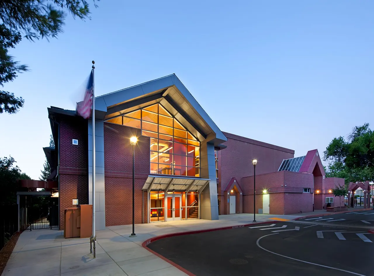 Salvation Army, Sacramento, CA. GRA Architects | photograph by Ed Asmus