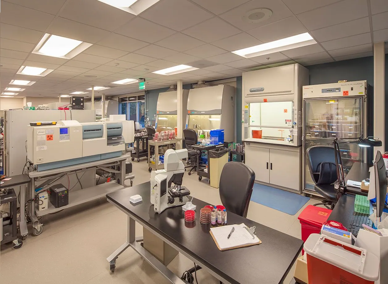 Livermore Expansion Lab, Livermore, CA. Whiting -Turner & HGA Architects | photograph by Ed Asmus