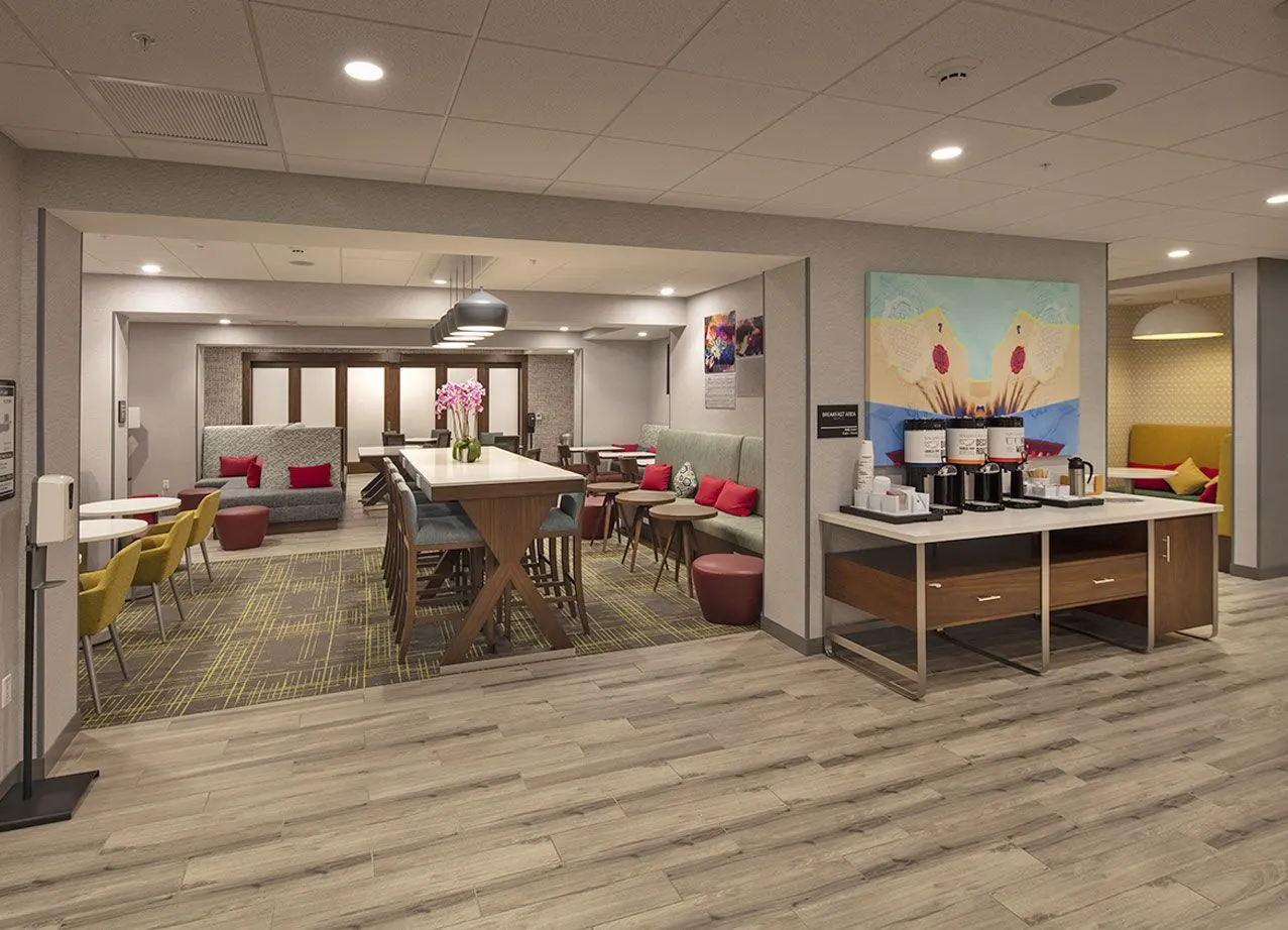 Hampton Inn, Concord, CA. Jackson Property | photograph by Ed Asmus
