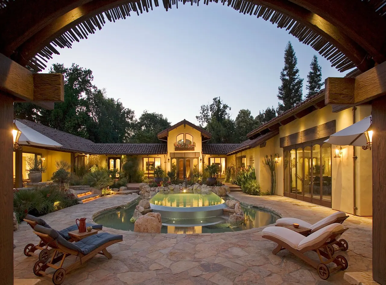 Private Residence, Sacramento, CA. Carrillo Architectural Group | photograph by Ed Asmus