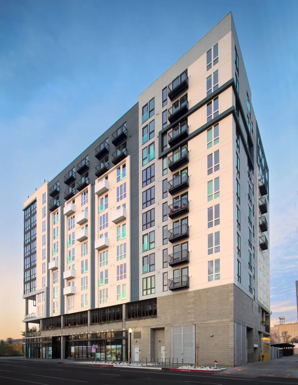 19th & J Office Building, Sacramento, CA | photograph by Ed Asmus