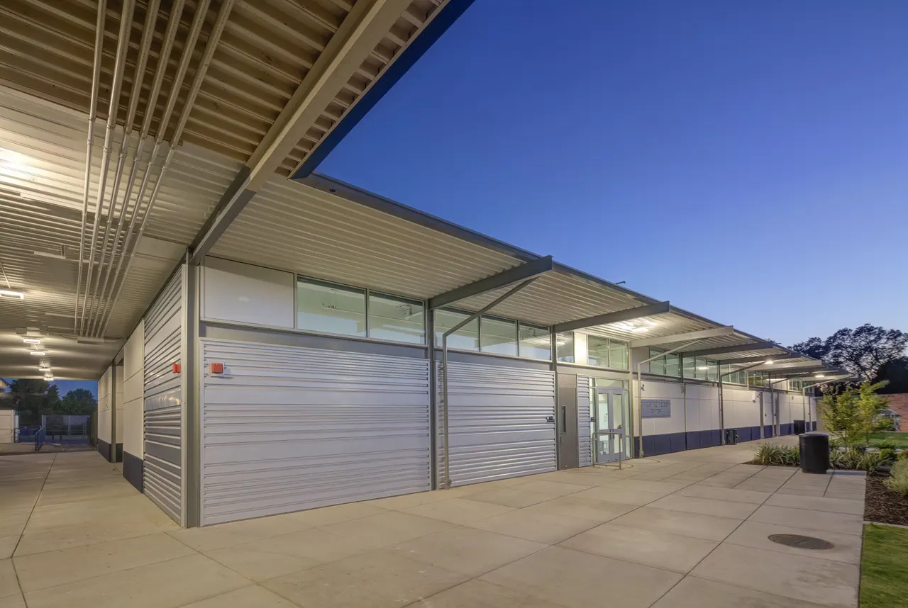 Del Campo Tech Center, Nacht & Lewis Architects, XL Construction, Kitchell &  Degenkolb Structural Engineers | photograph by Ed Asmus