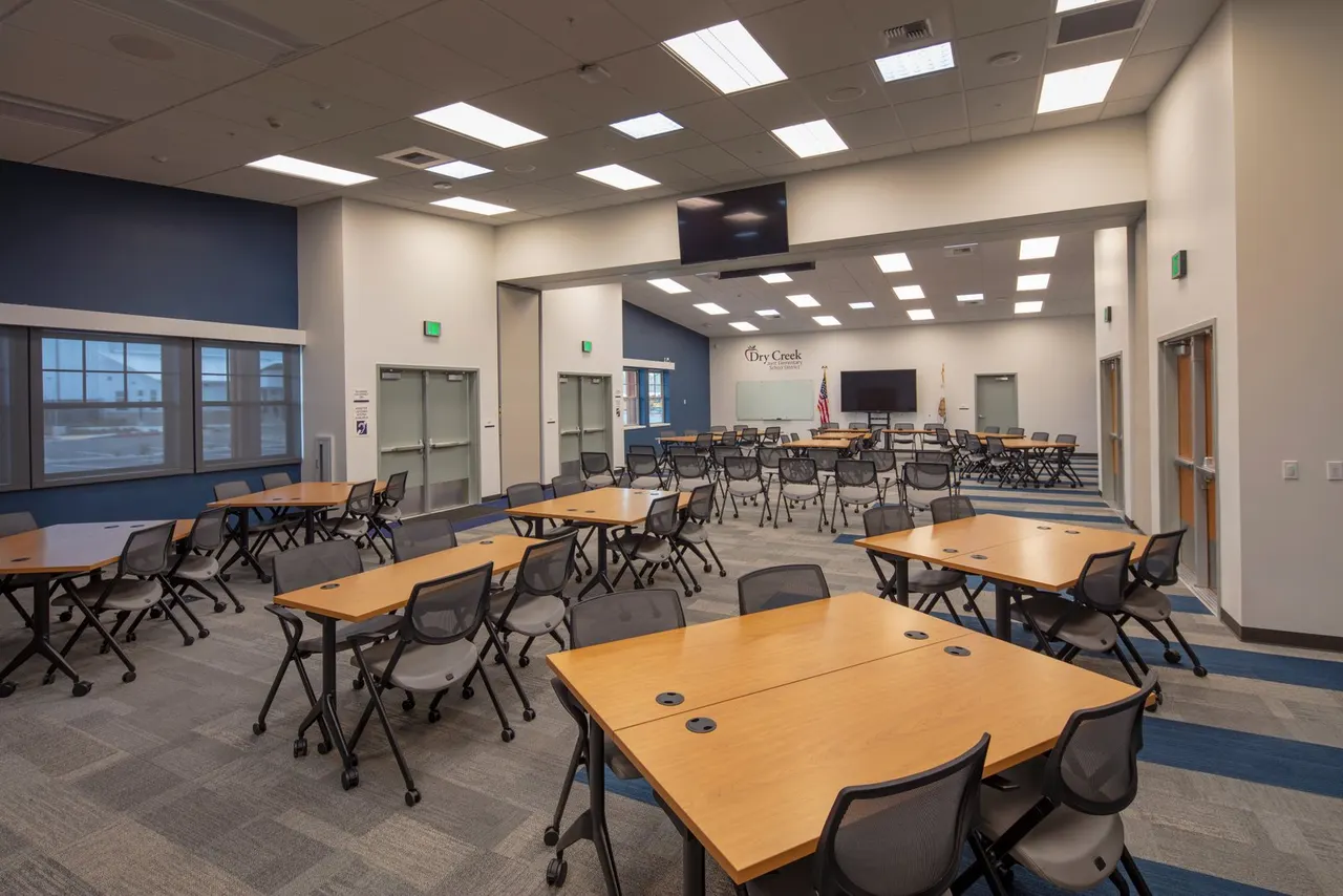 Dry Creek School, Roseville, CA. Nacht & Lewis Arcchitects | photograph by Ed Asmus
