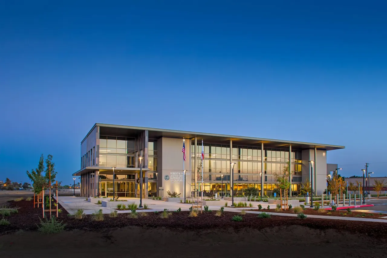 Robert M. Falasco Justice Center, Los Banos, CA | photograph by Ed Asmus