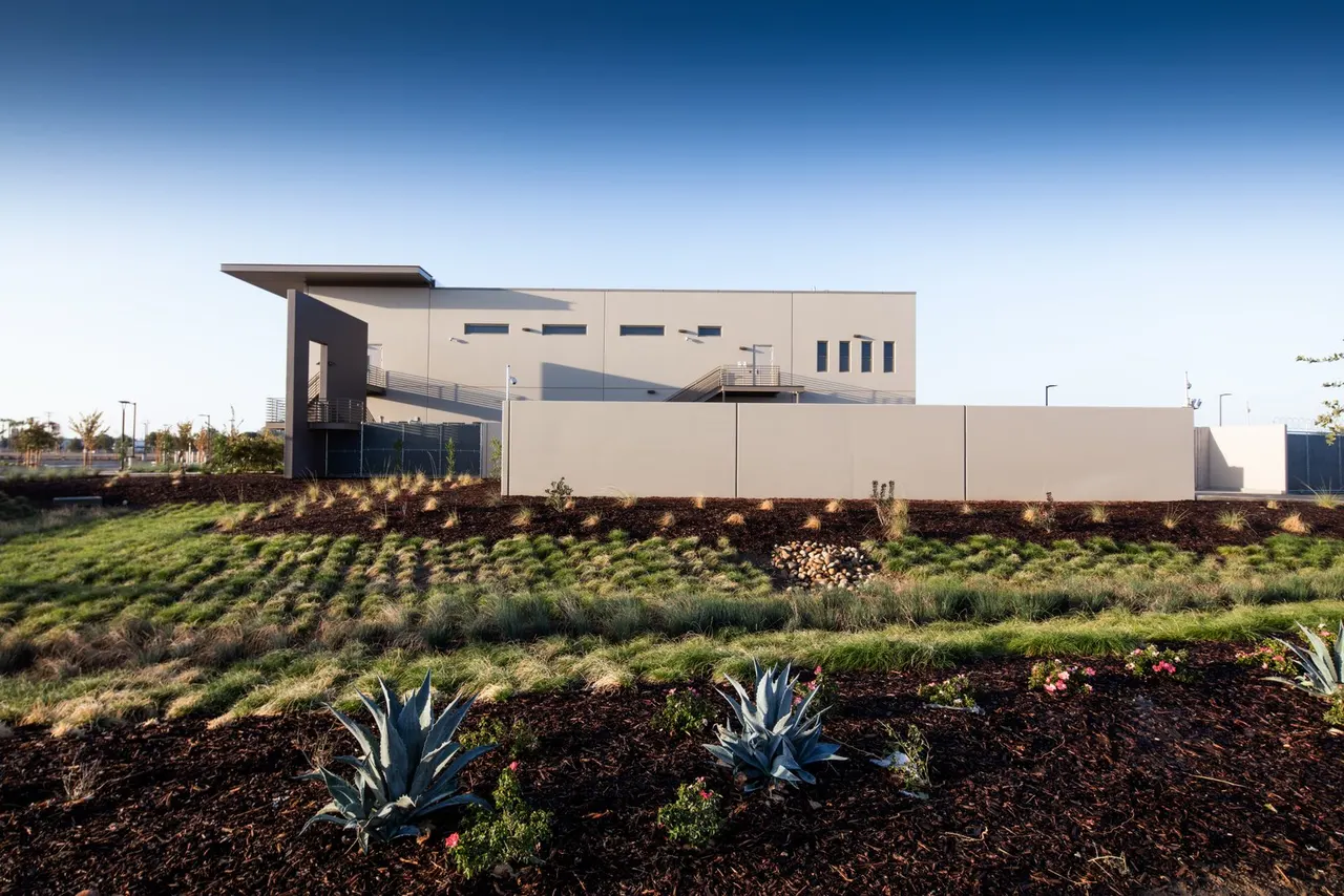 Robert M. Falasco Justice Center, Los Banos, CA. Williams + Paddon Architects | photograph by Ed Asmus
