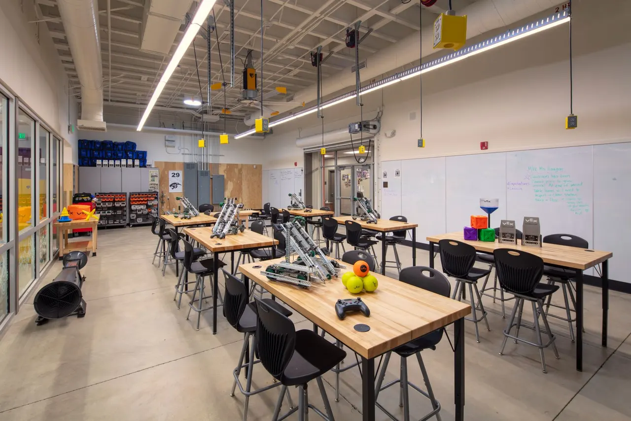 Florin High School, Sacramento, Ca. Nacht & Lewis Architects | photograph by Ed Asmus