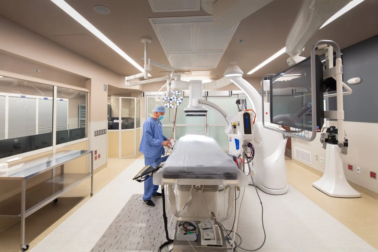 Mercy Hospital Cath Lab, Sacramento, CA. Unger Construction, Stein Architects | photograph by Ed Asmus