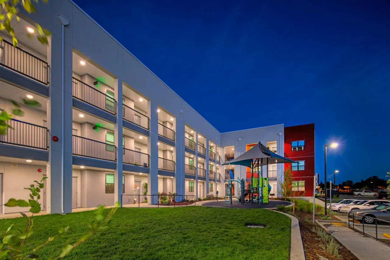 Mercy North Auburn at Rock Creek, Auburn, CA | photograph by Ed Asmus