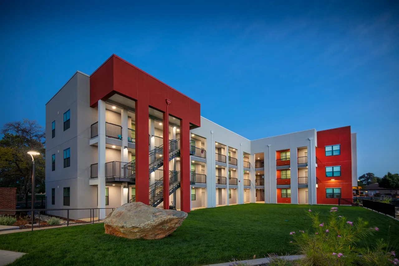 Mercy North Auburn at Rock Creek, Auburn, CA | photograph by Ed Asmus