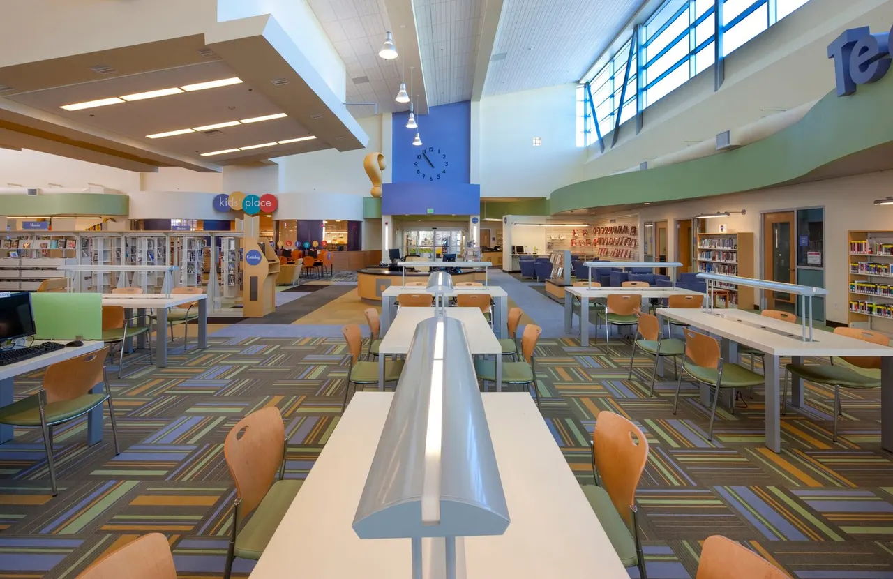 Natomas Library, Sacramento, Ca. Nacht  & Lewis Architects | photograph by Ed Asmus