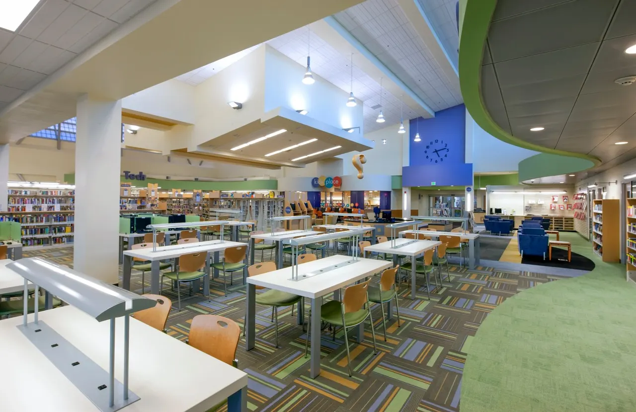 Natomas Library, Sacramento, CA | photograph by Ed Asmus