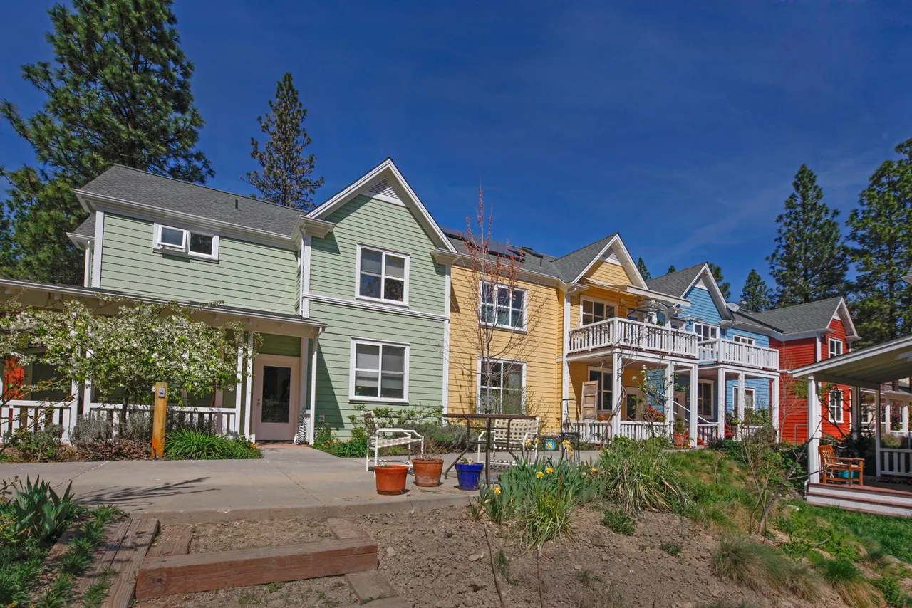 Co-Housing Community, Nevada City, Nevada City, CA | photograph by Ed Asmus