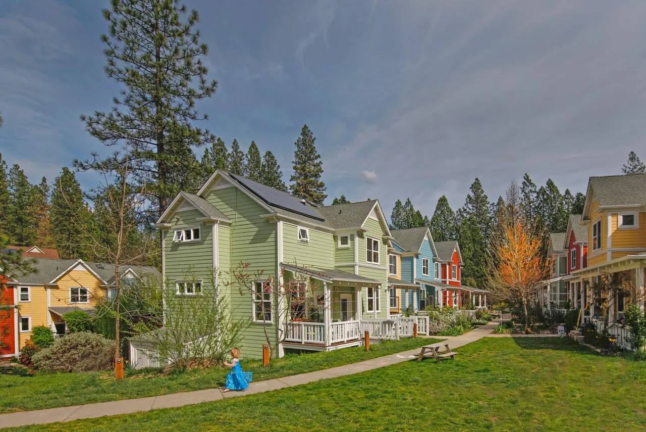 Co-Housing Community, Nevada City, Nevada City, CA | photograph by Ed Asmus