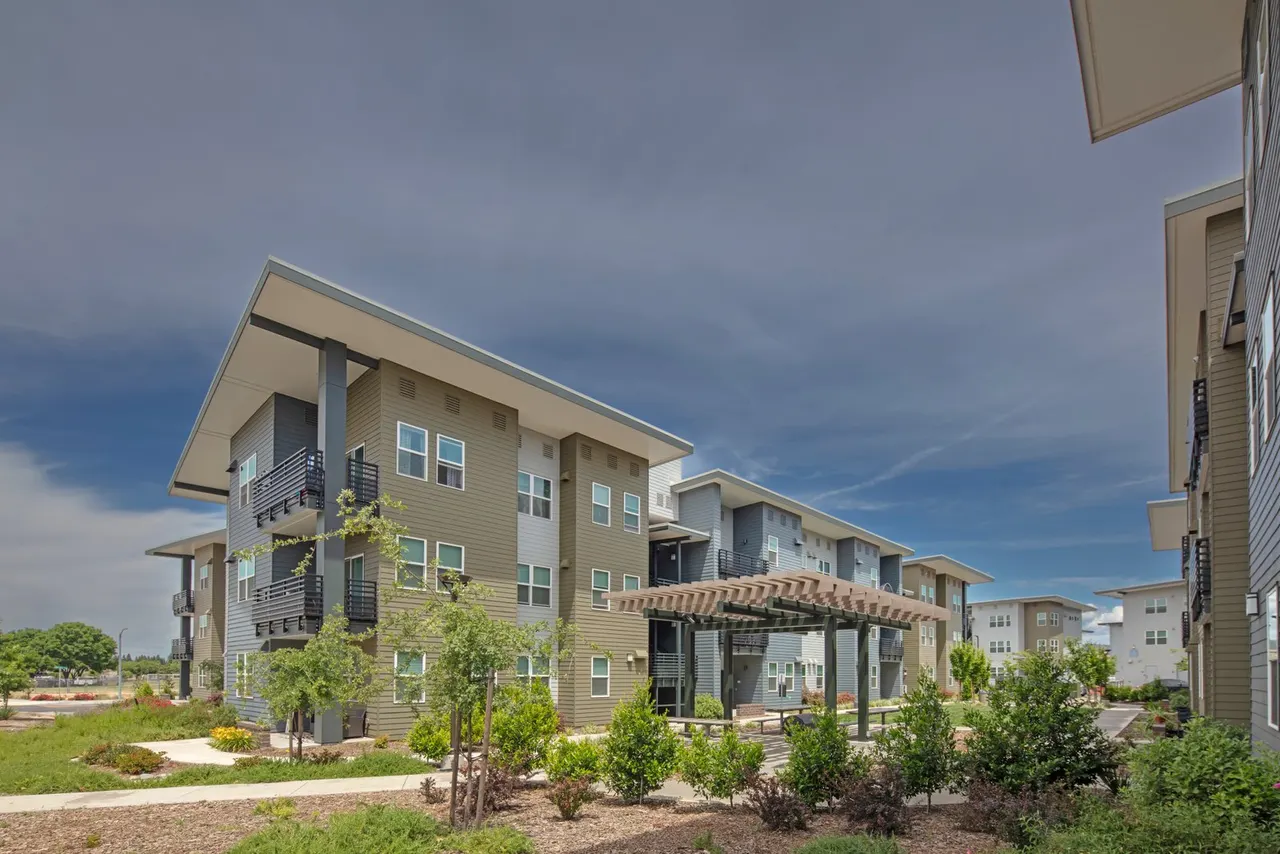 North Creek Crossing at Meriam Park, Chico, CA. Mogavero Architects, Sunseri Construction & Affordable Housing Development | photograph by Ed Asmus