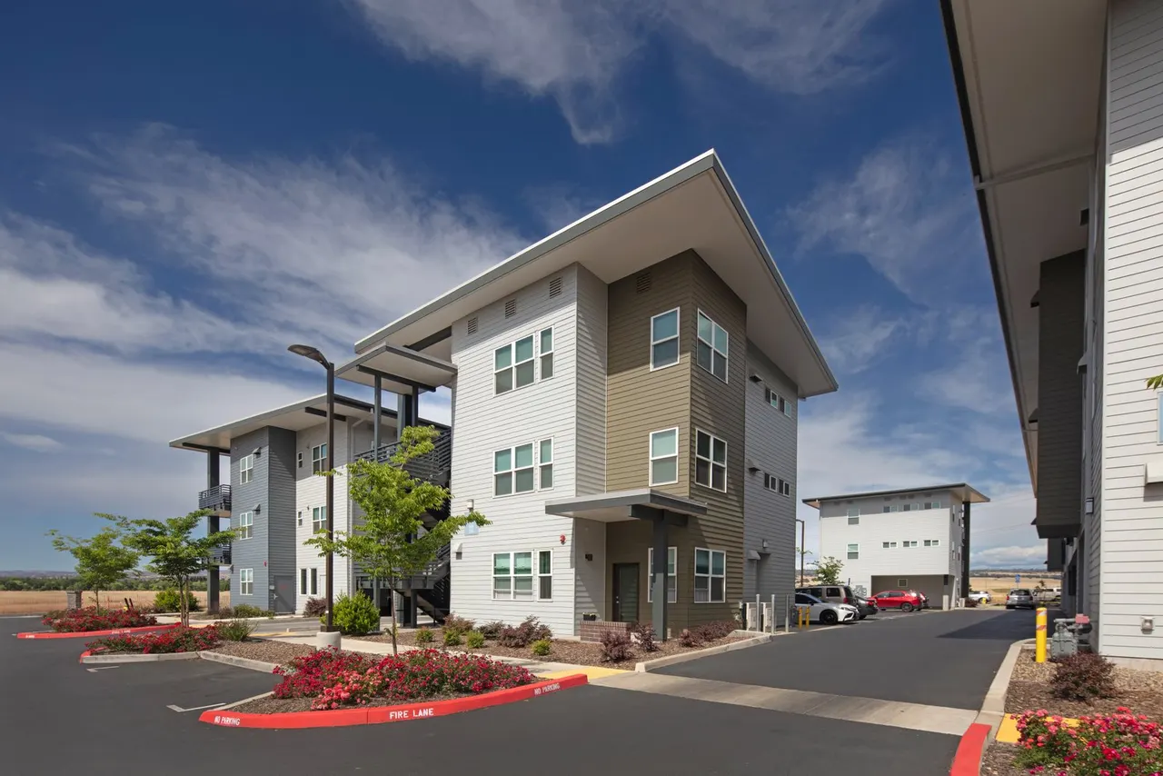 North Creek Crossing at Meriam Park, Chico, CA. Mogavero Architects, Sunseri Construction & Affordable Housing Development | photograph by Ed Asmus