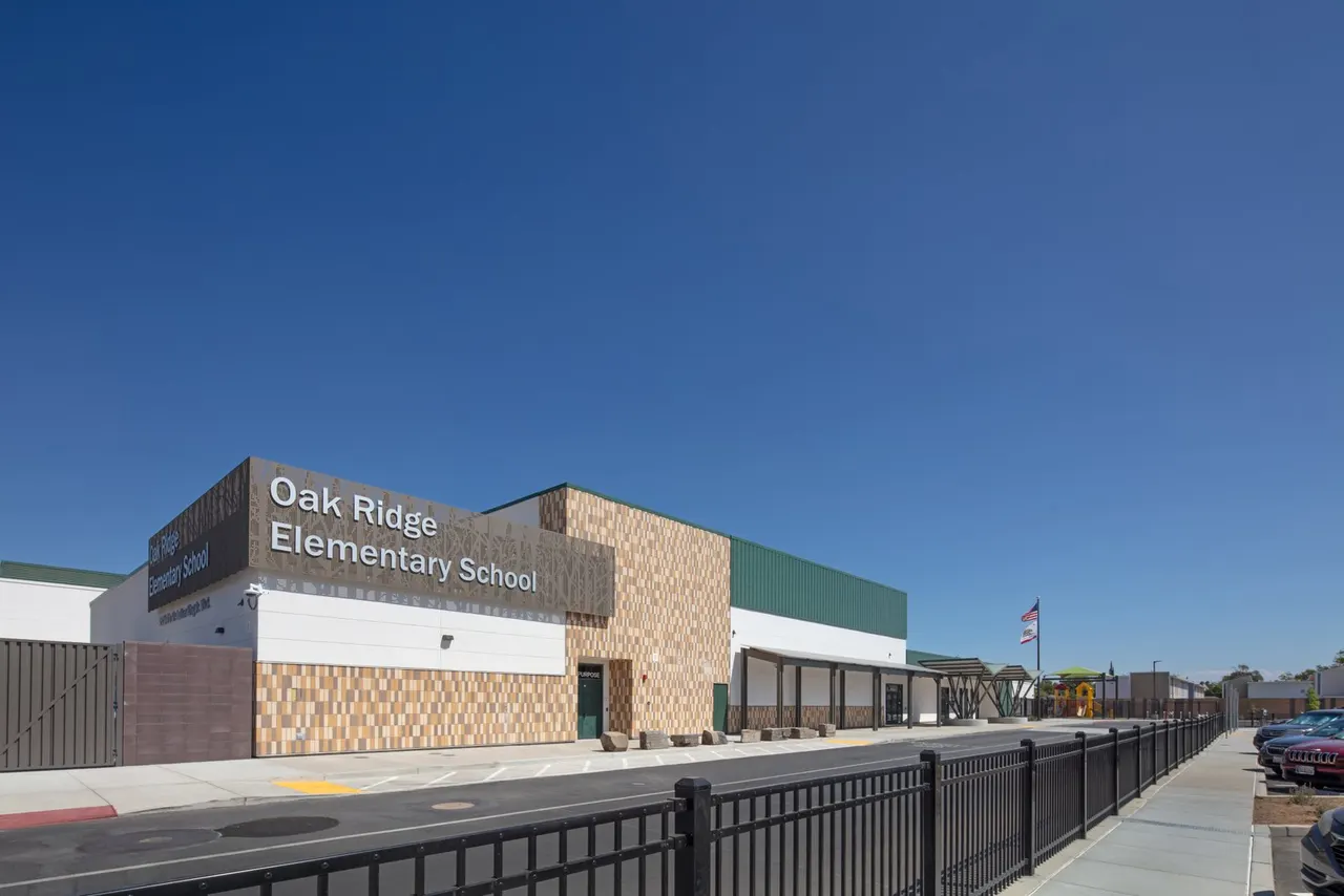 Oak Ridge Elementary School, Sacramento, CA. Nacht & Lewis Architects, Otto Construction | photograph by Ed Asmus
