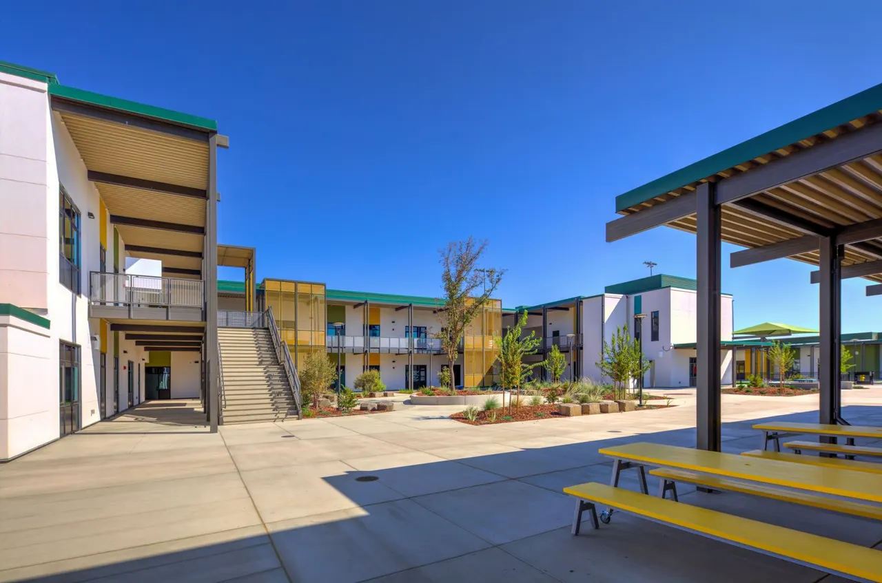 Oak Ridge Elementary School, Sacramento, CA | photograph by Ed Asmus