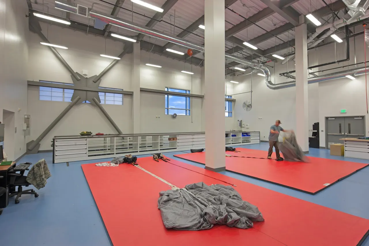 Pararescue Building, Moffett Field, CA. CH2M | photograph by Ed Asmus