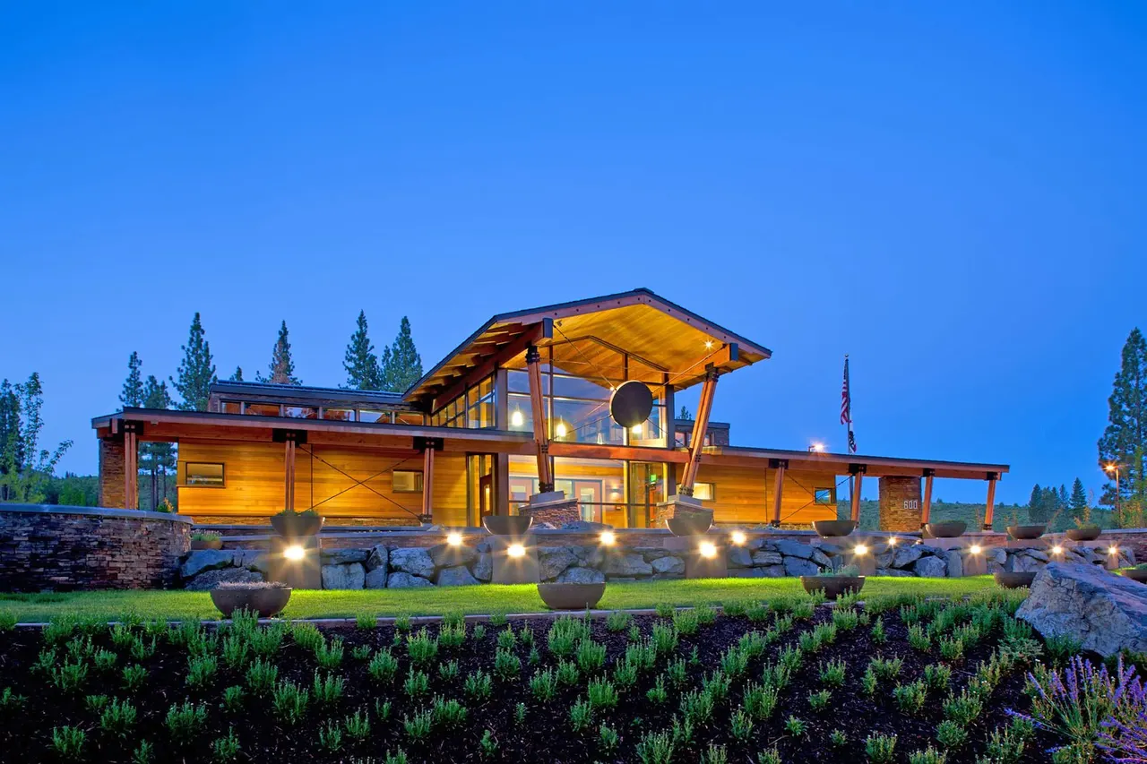 Superior Court of California, Plumas Sierra, CA. Nacht & Lewis Architects | photograph by Ed Asmus