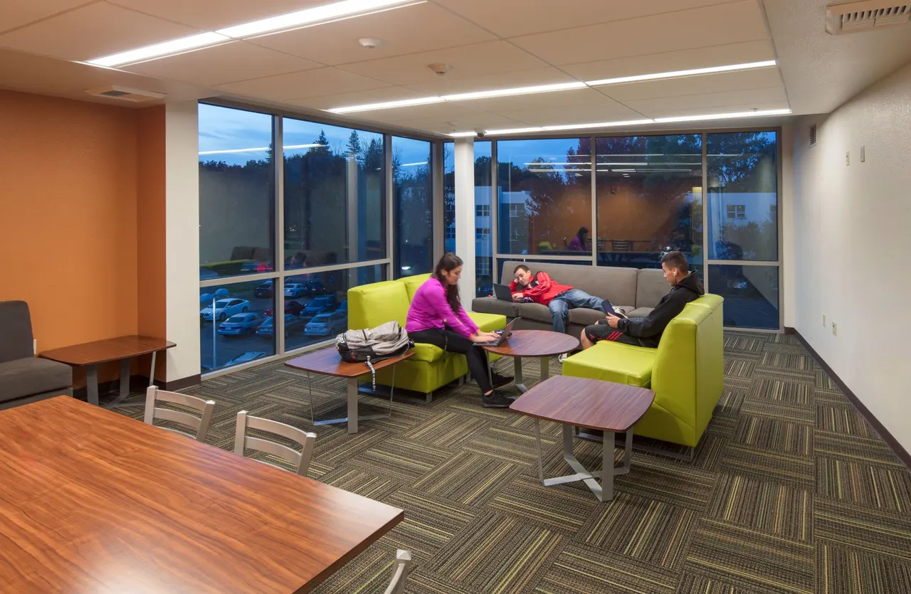 Sacramento State Riverview Residence Hall, Sacramento, CA | photograph by Ed Asmus