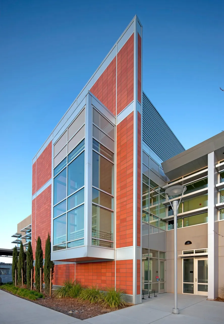 Sacramento Sewer District, Sacramento, CA. Williams+ Paddon Architects | photograph by Ed Asmus