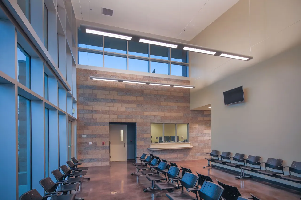 Stanislaus Day Reporting Center, Modesto, CA, LDA Partners & HOK. AIA Honor Award | photograph by Ed Asmus