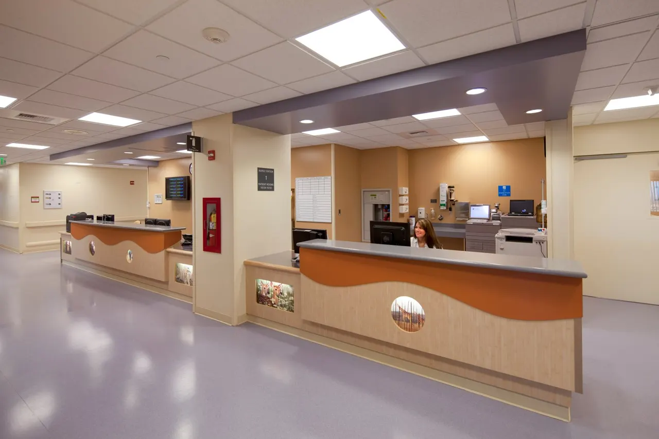 UC Davis Medical Center, Sacramento, CA | photograph by Ed Asmus