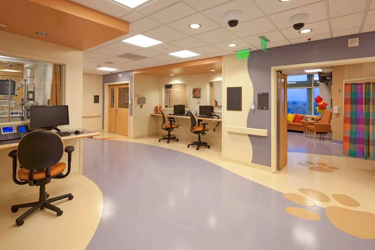UC Davis Medical Center, Pediatrics, Sacramento, CA. LBL Architects Santa Moncia, CA | photograph by Ed Asmus