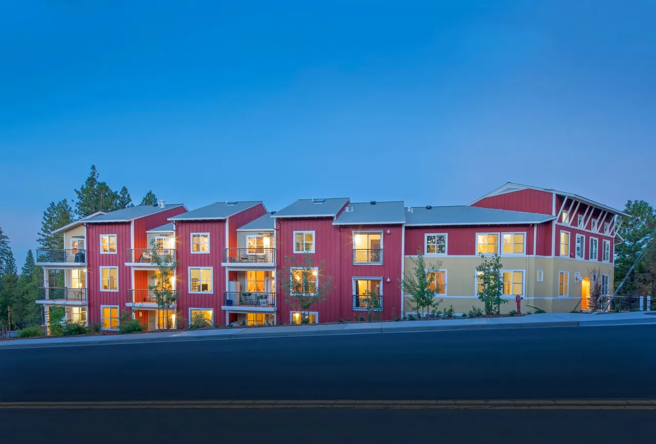 Wolf Creek Co-Housing, Grass Valley, CA | photograph by Ed Asmus