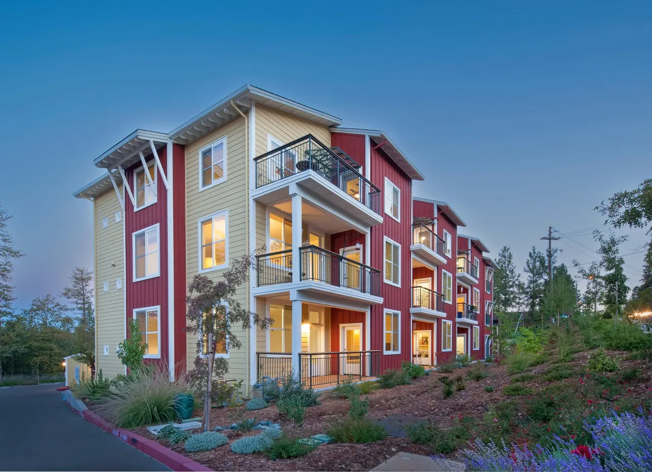 Wolf Creek, Co-Housing, Grass Valley, CA. McCamant & Durrett Architects | photograph by Ed Asmus