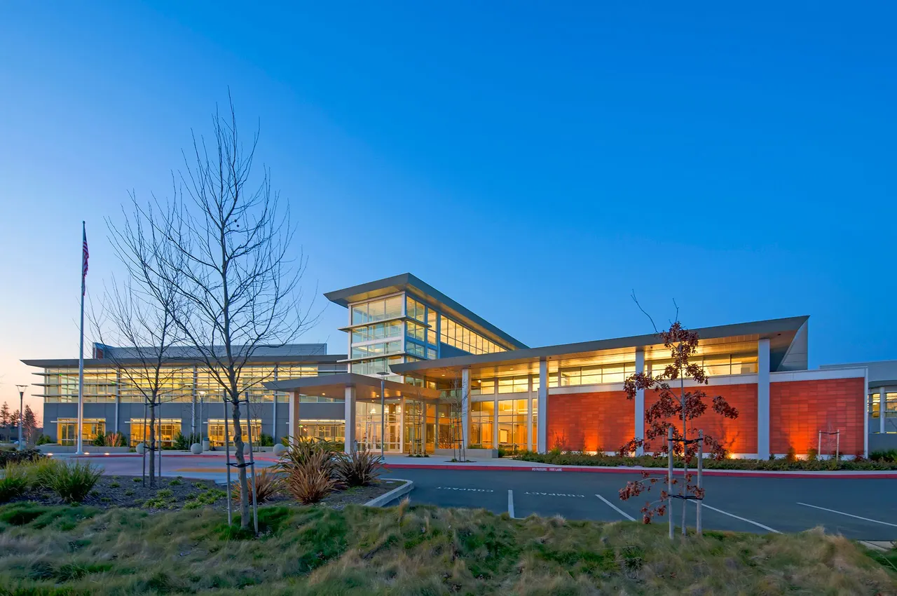 Sacramento Sewer Plant, Sacramento, CA. Williams + Paddon Architects | photograph by Ed Asmus