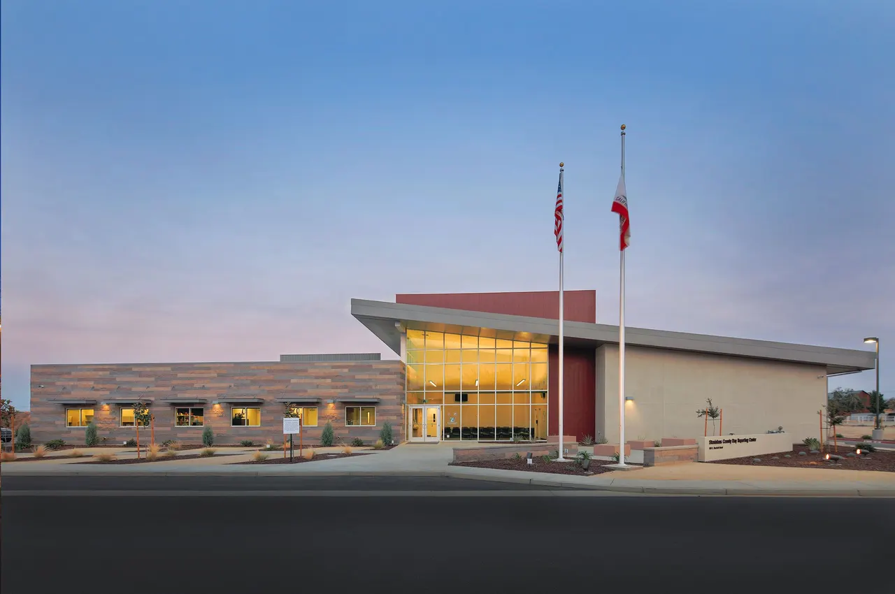 Stanislaus Day Reporting Center, Modesto, CA, LDA Partners & HOK. AIA Honor Award | photograph by Ed Asmus