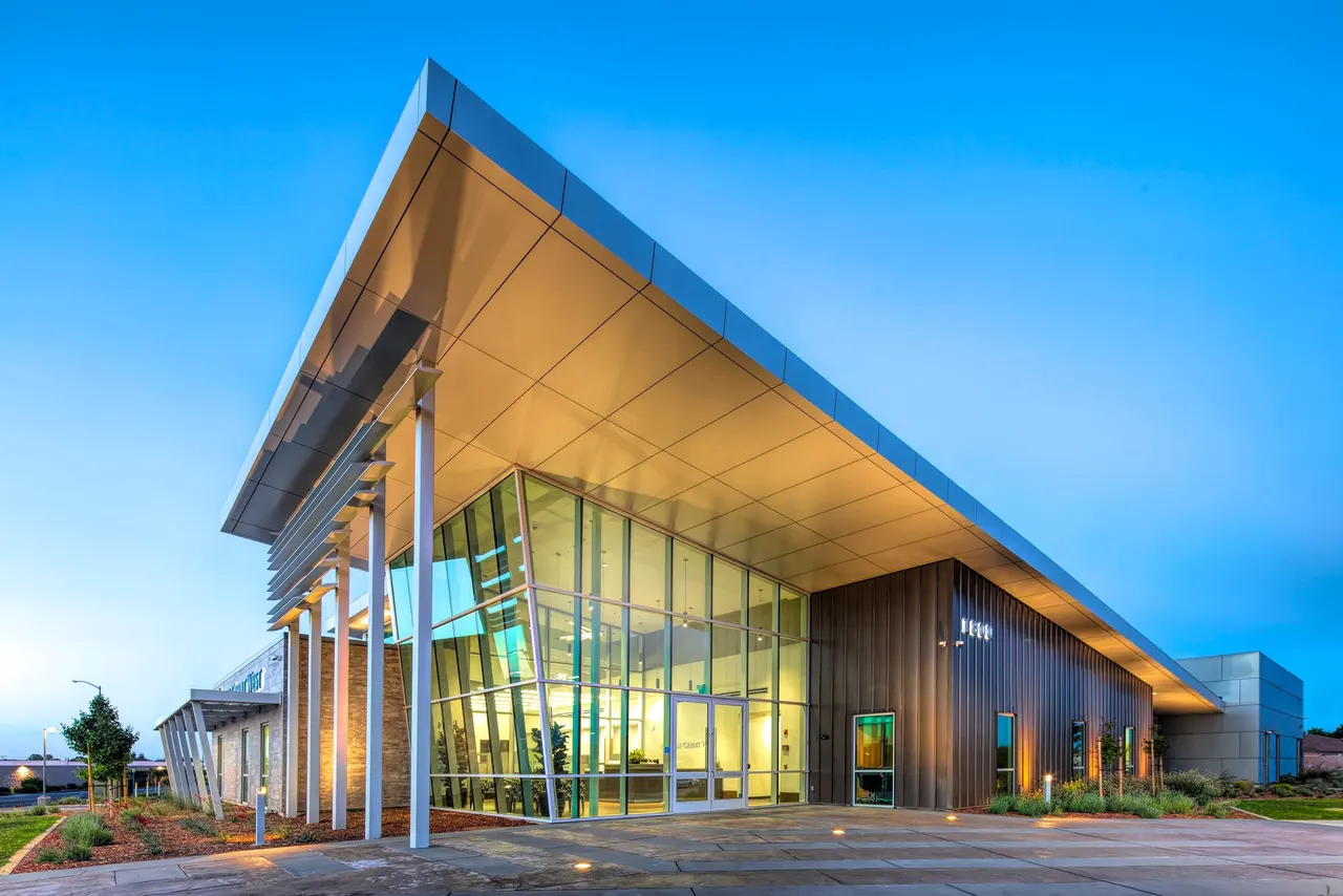 Farm Credit West, Yuba City, CA. Borges Architects | photograph by Ed Asmus
