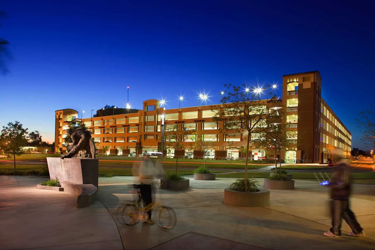 SCC Parking Garage. Sacramento, CA. Phillips Design | photograph by Ed Asmus