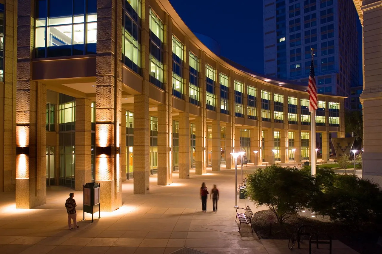 Sacramento City Hall, Sacramento, CA. Fentruss Architects | photograph by Ed Asmus