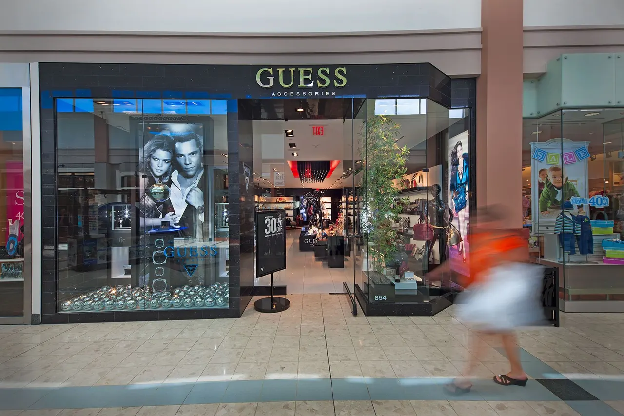 Pembroke Mall. Florida | photograph by Ed Asmus