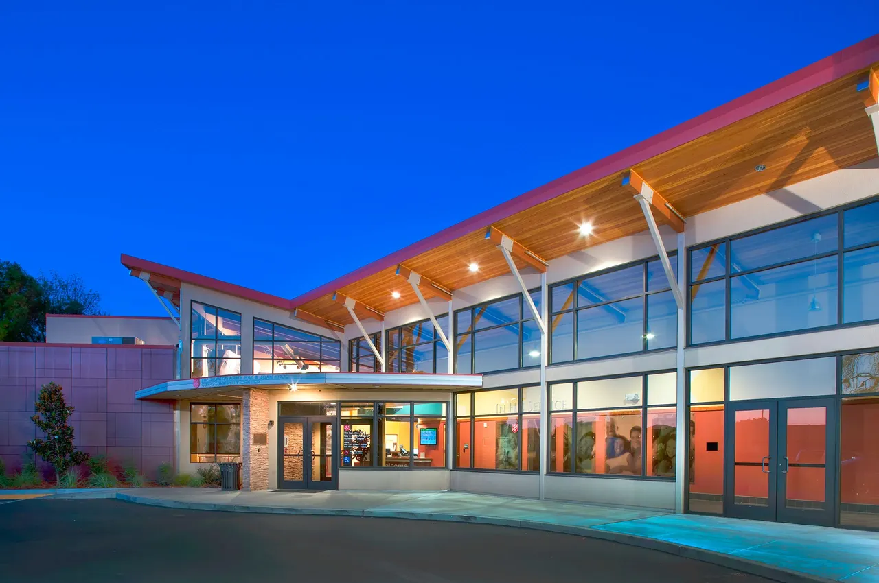 Salvation Army,  Fairfield CA.  GRA Architects, | photograph by Ed Asmus