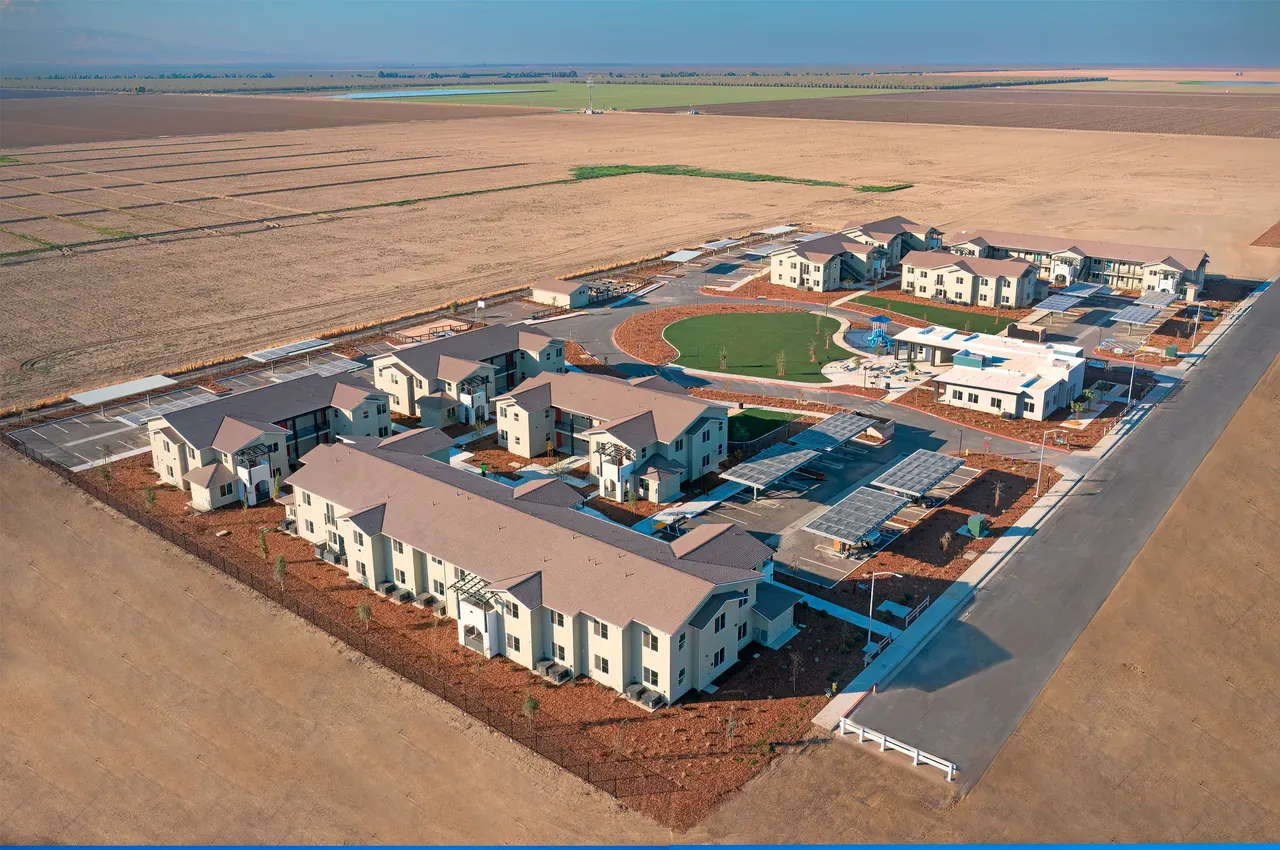 Corazon del Valle Commons, Huron, CA.  Pro West Constructors | photograph by Ed Asmus