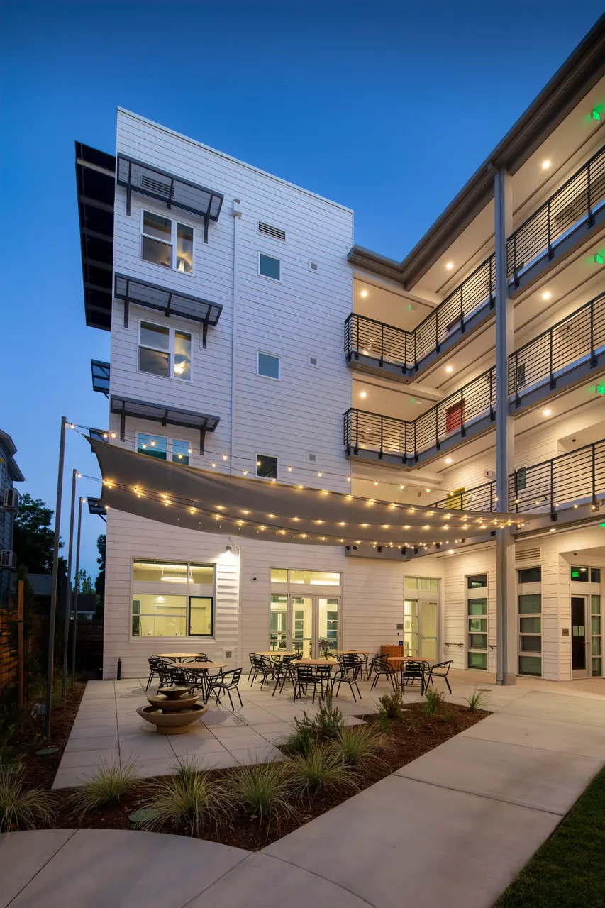 Lavender Apartments, Sacramento, CA | photograph by Ed Asmus