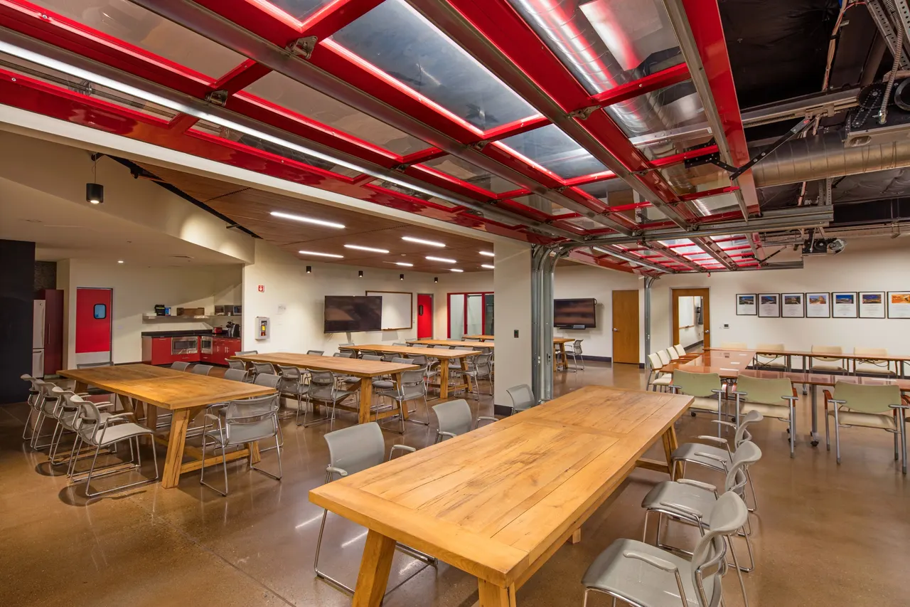 Collins Electrical Company HQ, Stockton, CA | photograph by Ed Asmus