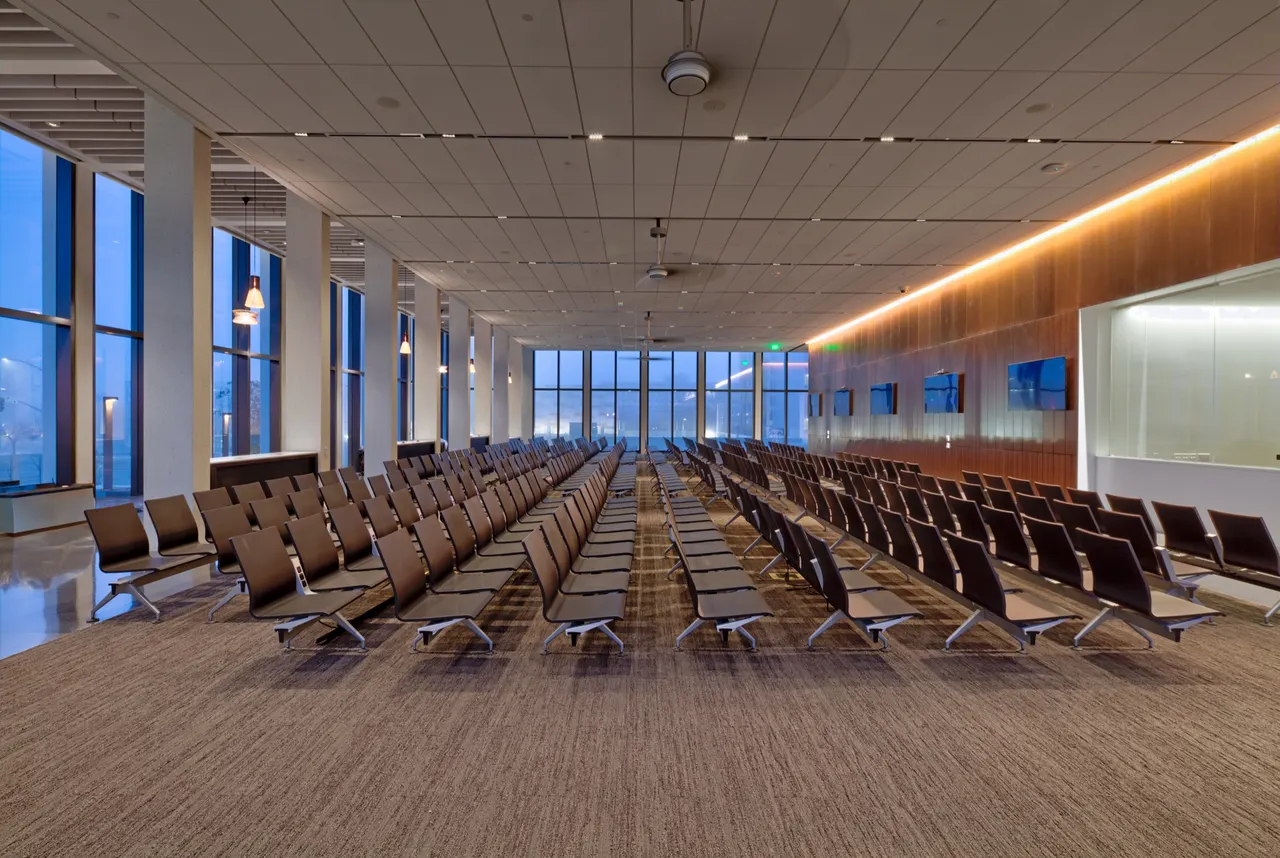 Tani G. Cantil-Sakauye Courthouse, Sacramento, CA | photograph by Ed Asmus