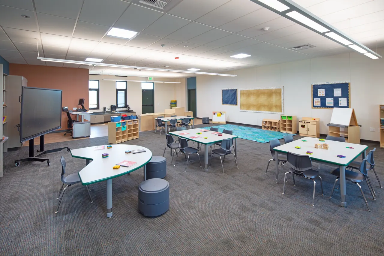 Oak Ridge Elementary School, Sacramento, CA | photograph by Ed Asmus