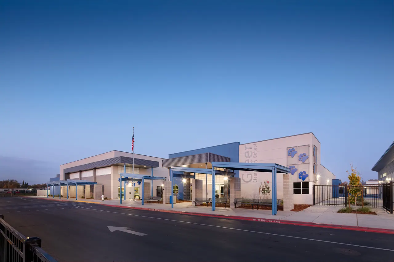 Greer Elementary School, Sacramento, CA | photograph by Ed Asmus