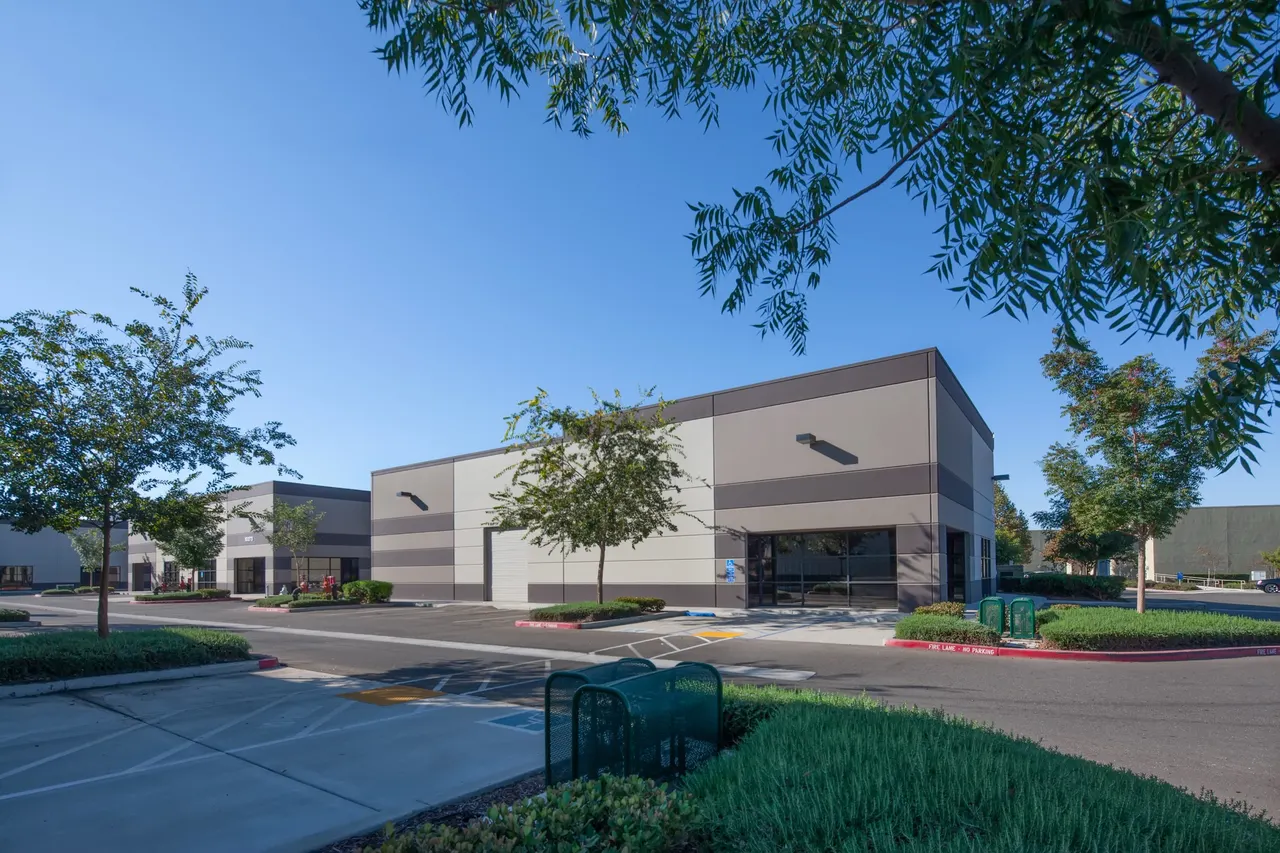 Buzz Oates Group of Companies, Sacramento, CA | photograph by Ed Asmus