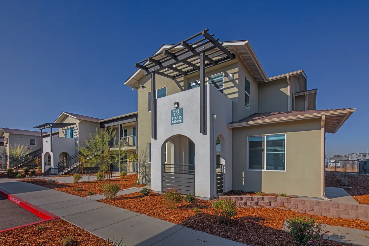Corazon del Valle Commons, Huron, CA | photograph by Ed Asmus