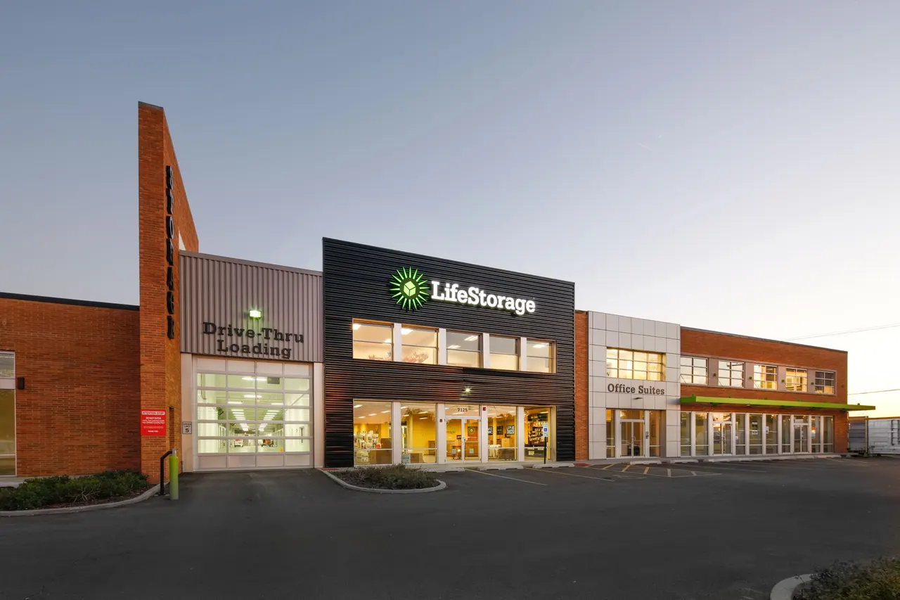 Life Storage, Chicago, IL | photograph by Ed Asmus
