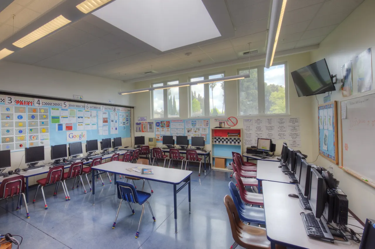 Brookfield School, Sacramento, CA | photograph by Ed Asmus