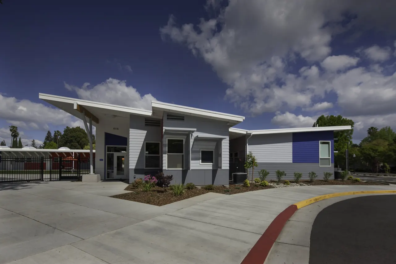 Brookfield School, Sacramento, CA | photograph by Ed Asmus