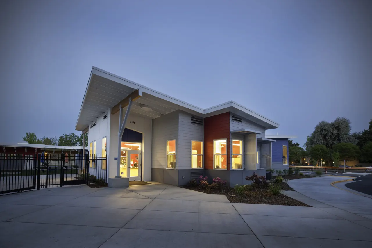Brookfield School, Sacramento, CA | photograph by Ed Asmus